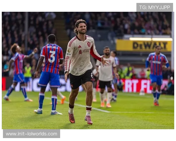 新华社记者手记：场外故事纷呈，英超犹如一部精彩肥皂剧