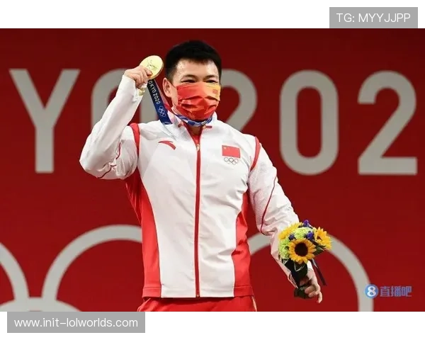 群众组比赛颁奖:业余球员泪洒领奖台 群众组比赛颁奖:业余球员泪洒领奖台