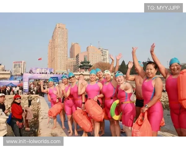 冬泳运动展现城市精神，青岛栈桥赛事倡导健康生活方式。